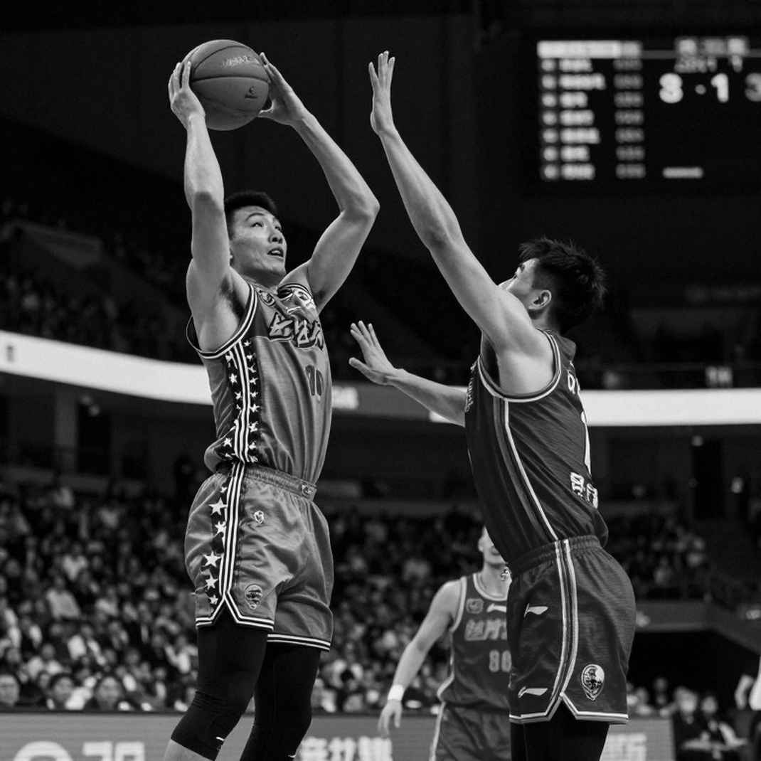 Cột dữ liệu trắng ở sân tập V.League: người gác nhịp lắng nghe bằng tai Cột dữ liệu trắng ở sân tập V.League: người gác nhịp lắng nghe bằng tai