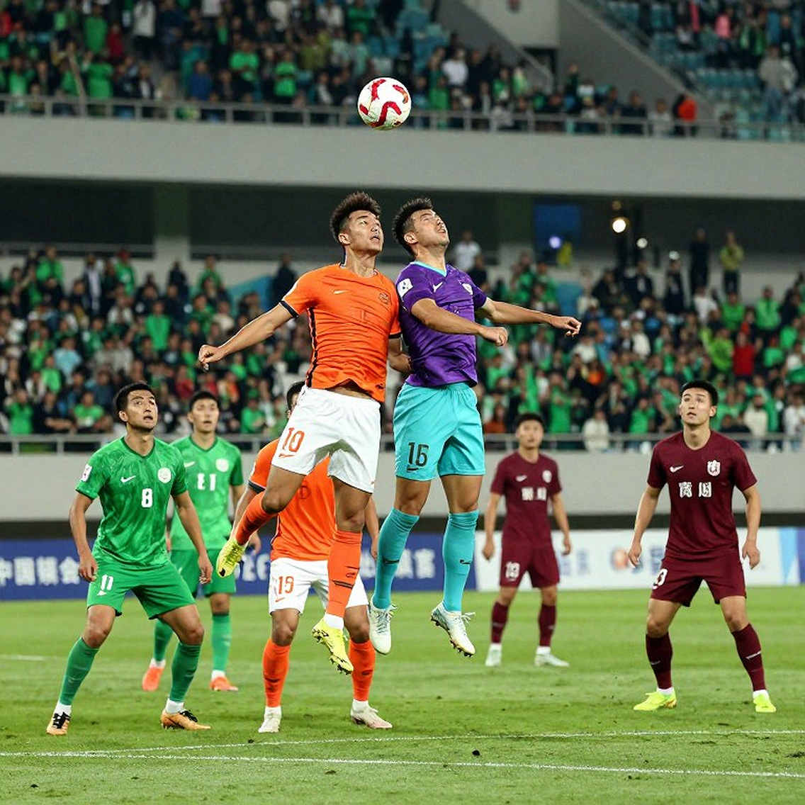 Vết lõm trên trán Adrián Marcelo và giới hạn của dòng tin thể thao Vết lõm trên trán Adrián Marcelo và giới hạn của dòng tin thể thao