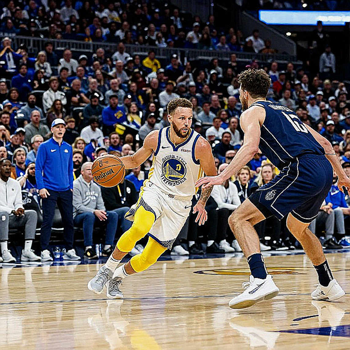 Stephen Curry, Warriors và cuộc đàm phán 136,7 triệu USD: linh hoạt quỹ lương mới là mấu chốt Stephen Curry, Warriors và cuộc đàm phán 136,7 triệu USD: linh hoạt quỹ lương mới là mấu chốt