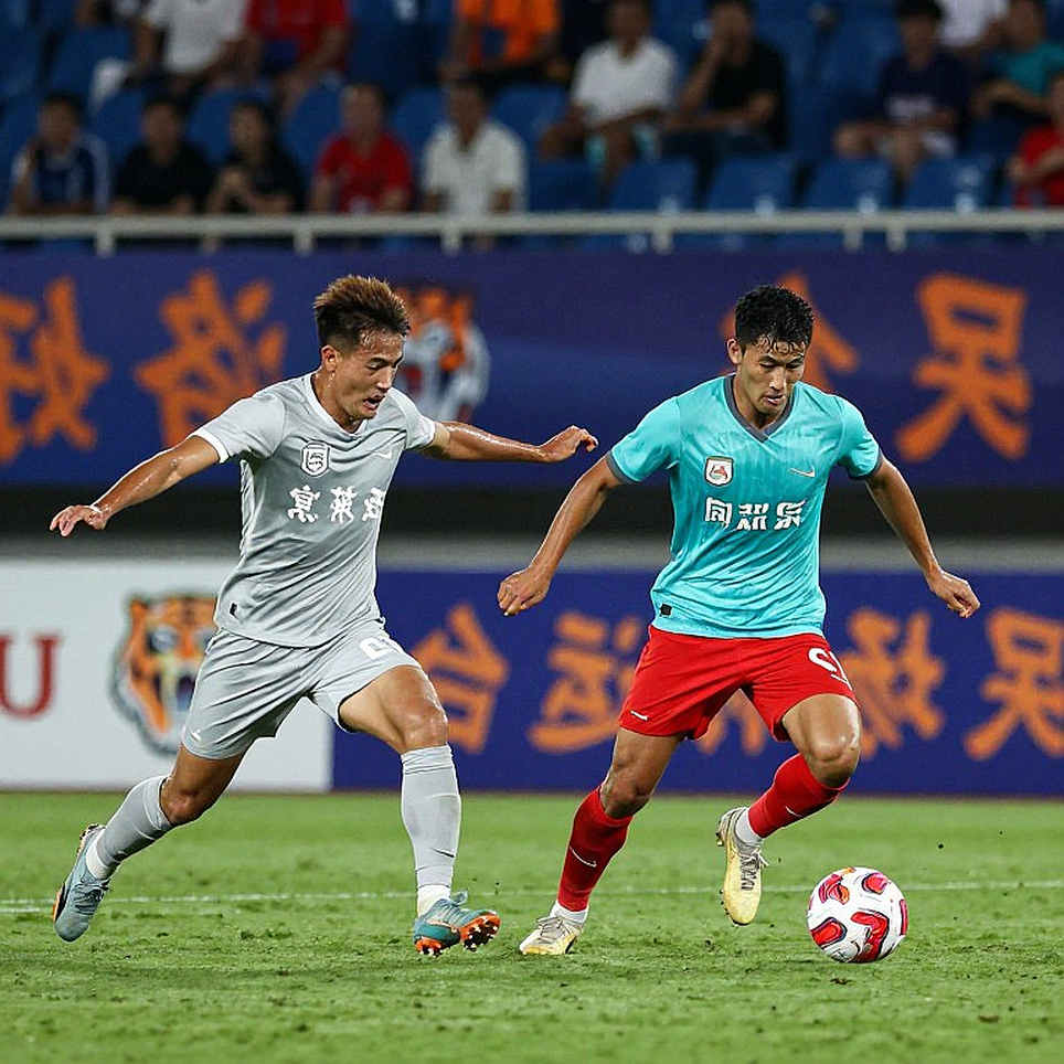 Bạo lực V-League: Vết nứt bắt đầu từ ghế huấn luyện viên trẻ