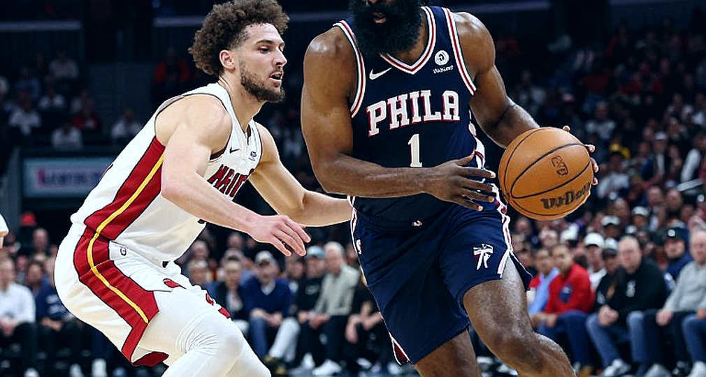 Alberto Díaz nghỉ 6-8 tuần: Unicaja mất đội trưởng ngay vòng mở màn Liga Endesa Alberto Díaz nghỉ 6-8 tuần: Unicaja mất đội trưởng ngay vòng mở màn Liga Endesa
