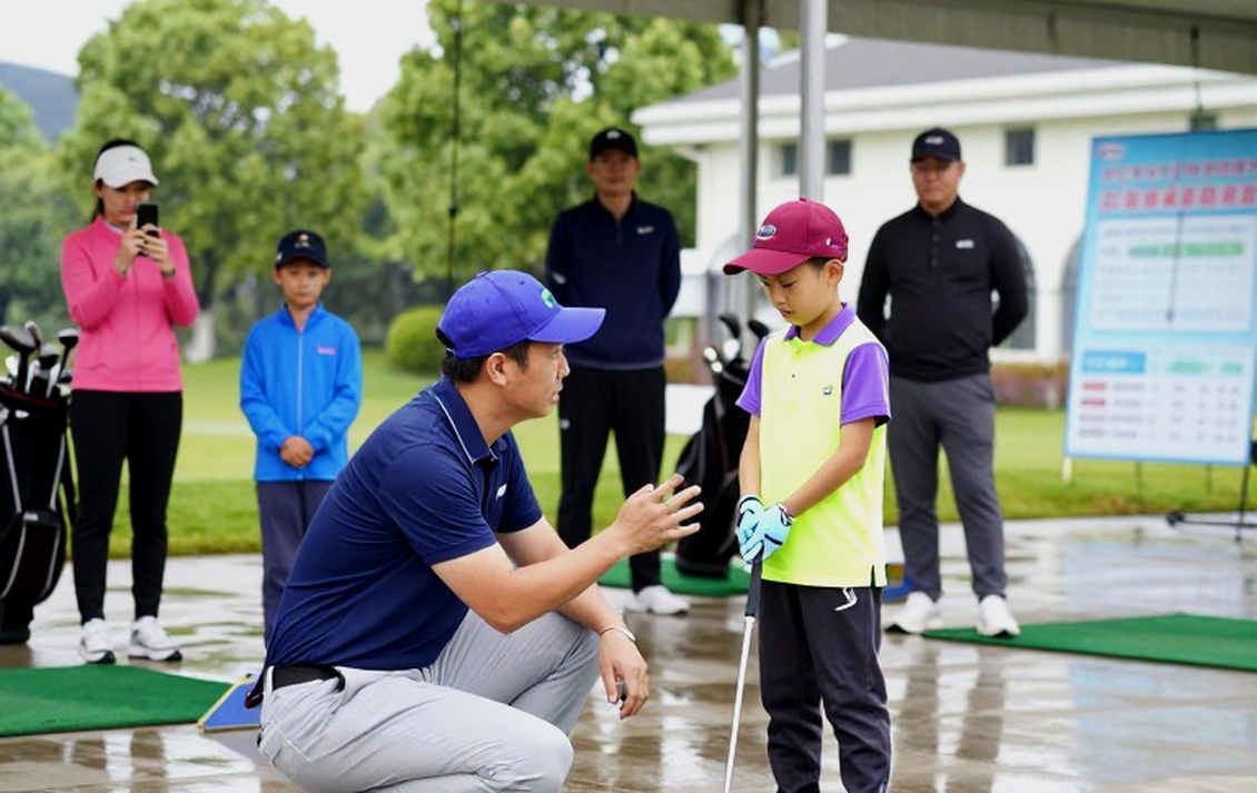 Đằng sau bảng điểm golf: tám lớp dữ liệu và cái bẫy của kết luận rỗng