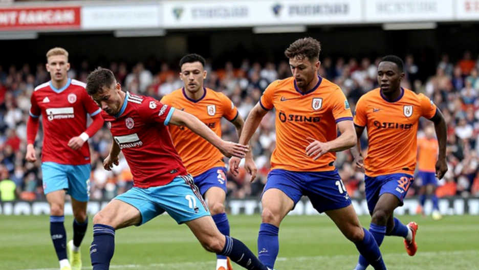 Khai quật cuộc khủng hoảng chấn thương của Manchester United: Khi lớp bụi địa chất phơi bày hệ thống đào tạo trẻ Khai quật cuộc khủng hoảng chấn thương của Manchester United: Khi lớp bụi địa chất phơi bày hệ thống đào tạo trẻ