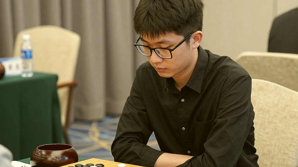 Sixty Minutes to Buy a Chess Legend