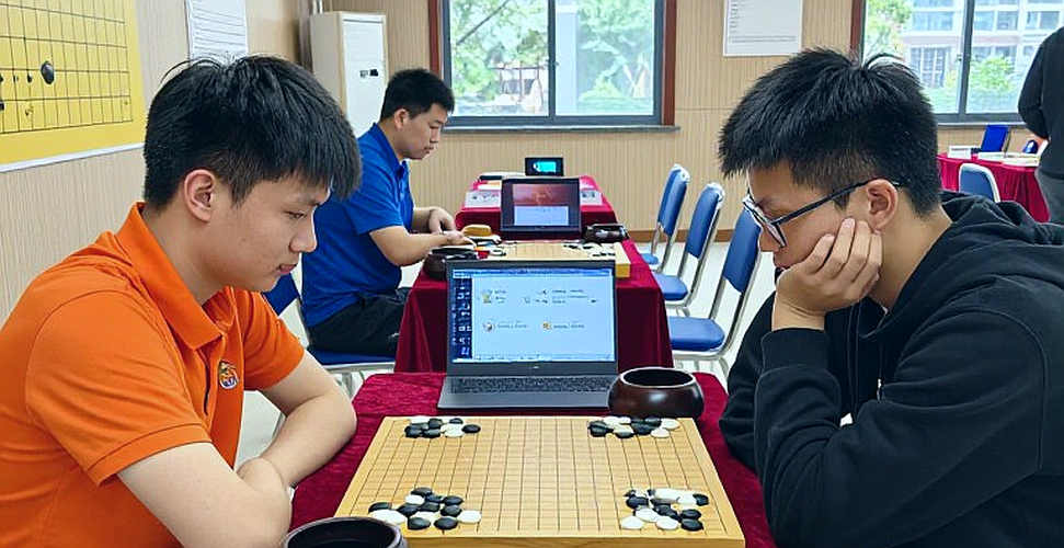 Elephant Gambit trong 60 phút: Andrew Martin bán sự bất ngờ, không bán thế cờ