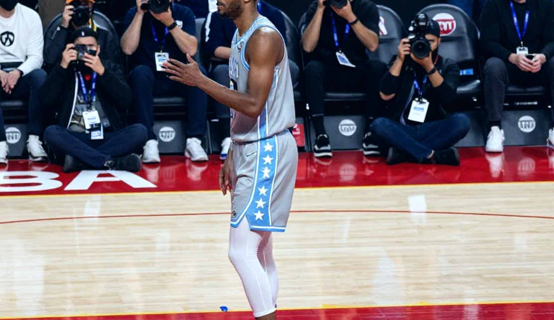 Jordan Nwora and the Height Equation at EuroLeague: When Coach Ibon Navarro is 'Decoding' a Hidden Weapon Jordan Nwora and the Height Equation at EuroLeague: When Coach Ibon Navarro is 'Decoding' a Hidden Weapon