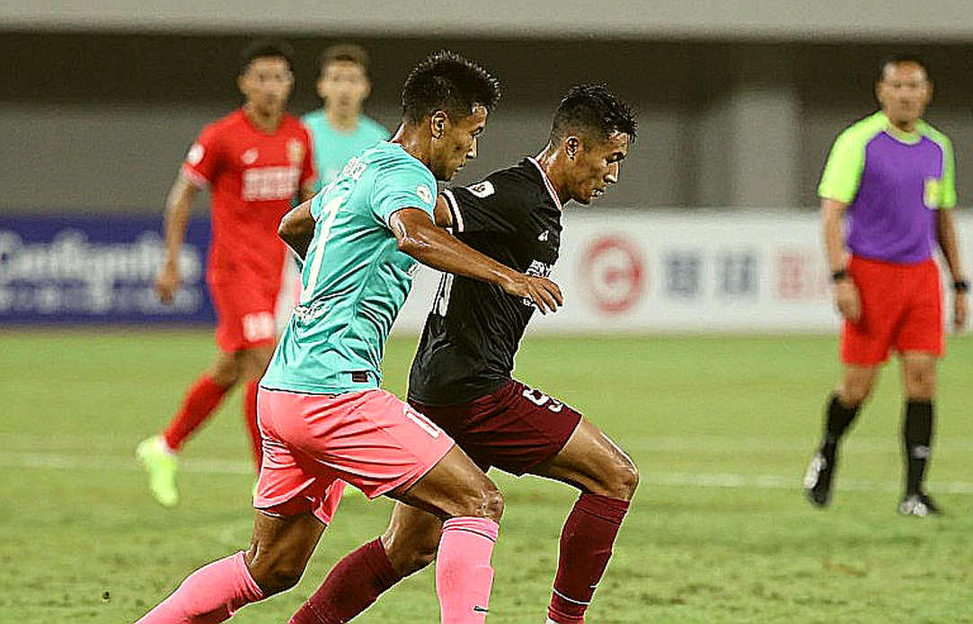 V-League Between Two Revolutions: The Silence of Vietnamese Football V-League Between Two Revolutions: The Silence of Vietnamese Football