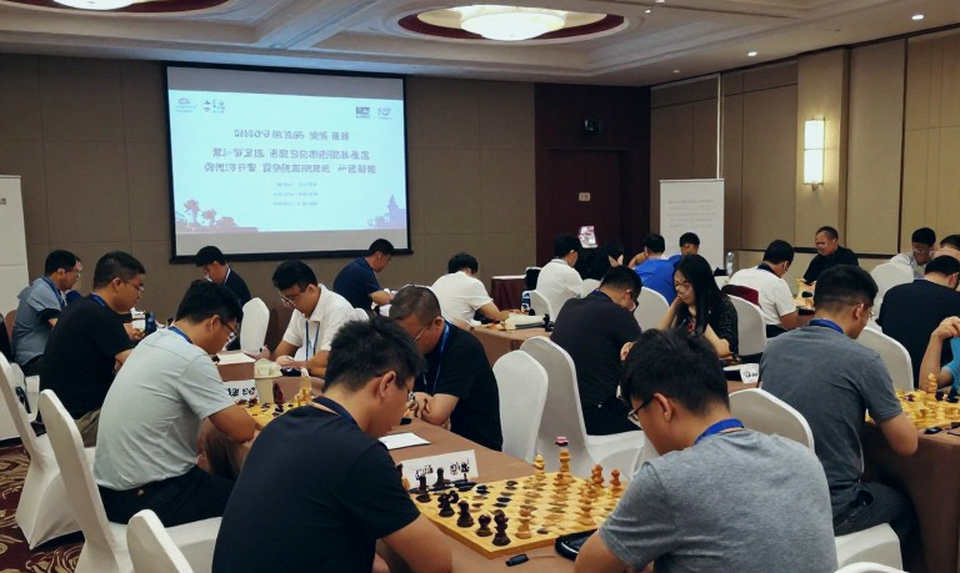 5.e5! - Nước đẩy tốt vẽ lại bản đồ không gian của Italian Game Modern