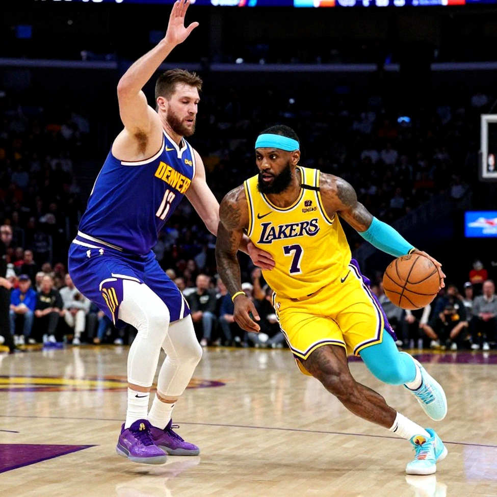 Laso's Efes grab first win, Martinez's Real Madrid still at zero Laso's Efes grab first win, Martinez's Real Madrid still at zero